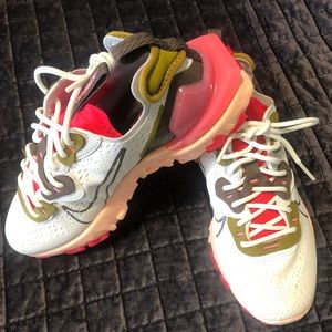 BRAND NEW NIKE reacts vision